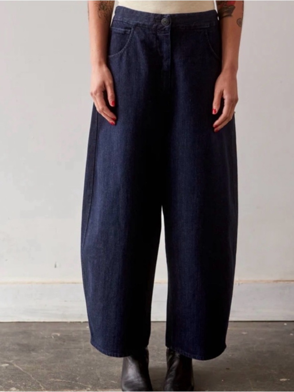 CORDERA Curved Leg Jeans